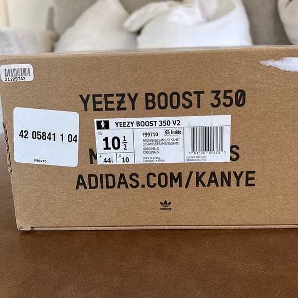 Authentic Yeezy Boost 350 size 10.5 - Picture 2 of 8